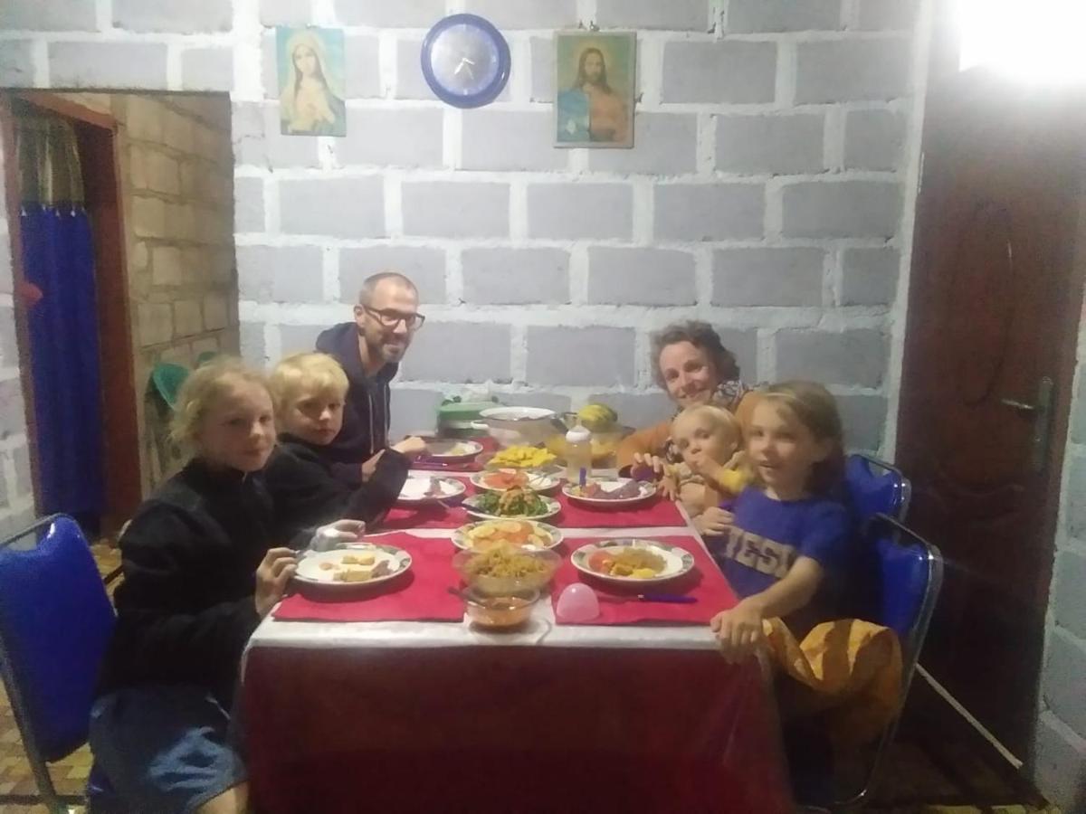 Arnolds Familly Homestay Bajawa Esterno foto