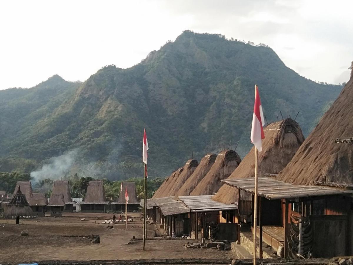 Arnolds Familly Homestay Bajawa Esterno foto