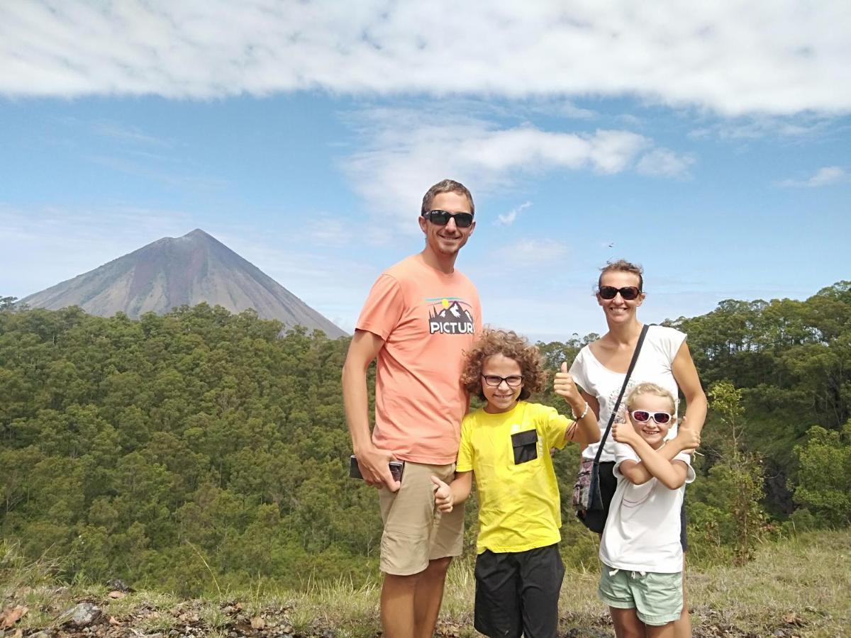 Arnolds Familly Homestay Bajawa Esterno foto
