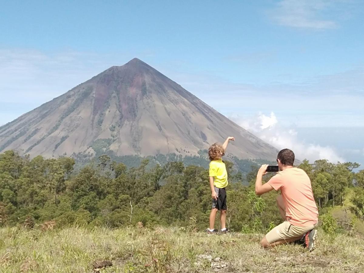 Arnolds Familly Homestay Bajawa Esterno foto