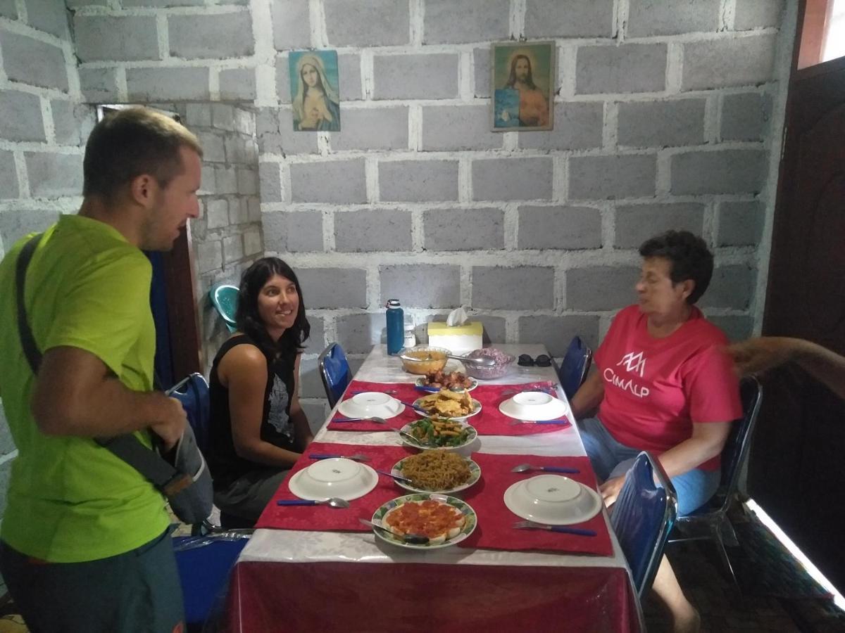 Arnolds Familly Homestay Bajawa Esterno foto