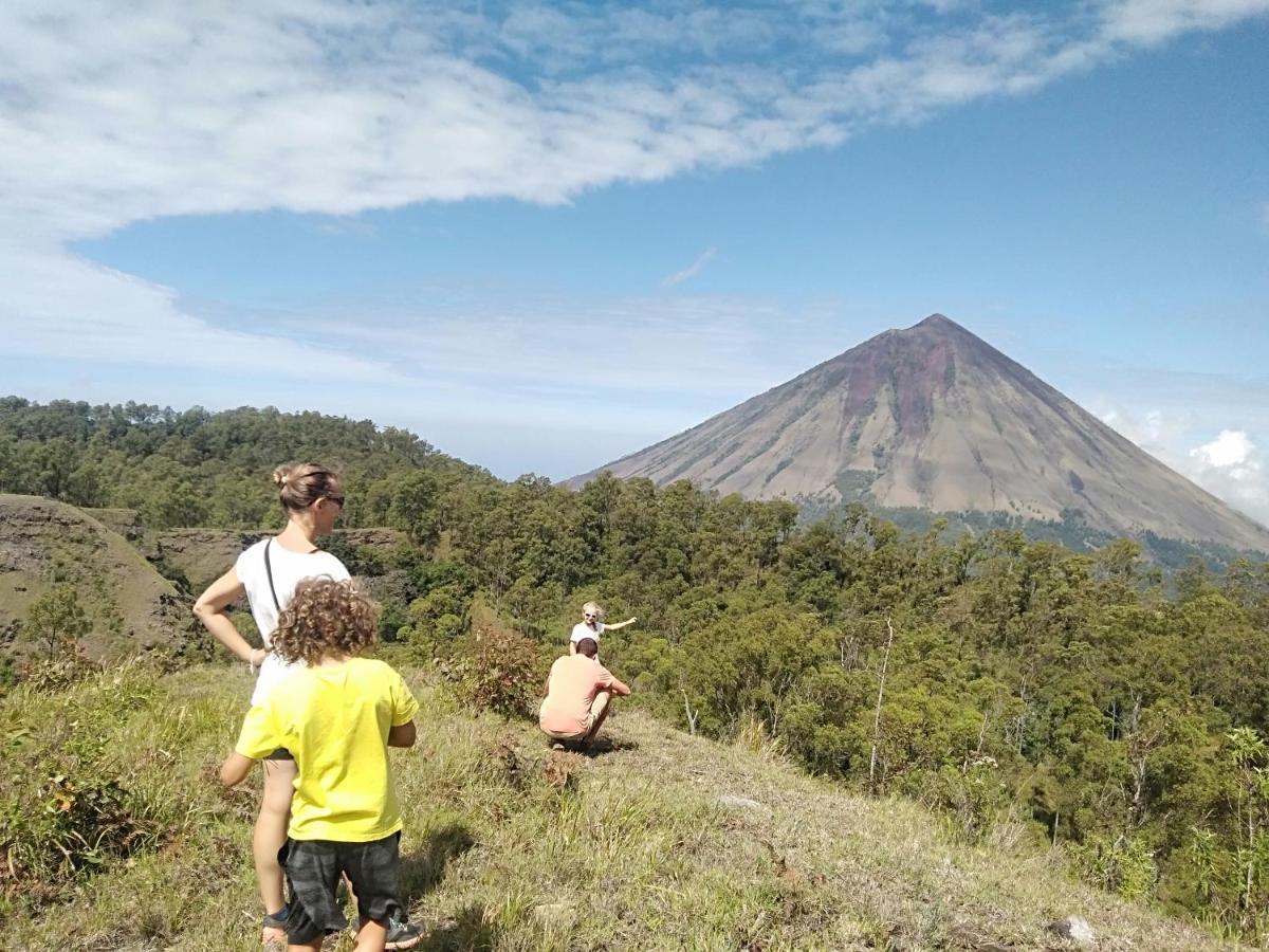 Arnolds Familly Homestay Bajawa Esterno foto