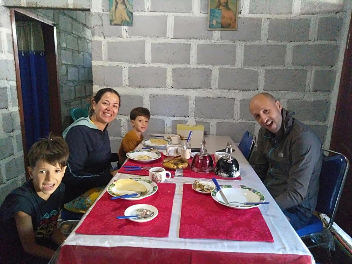 Arnolds Familly Homestay Bajawa Esterno foto