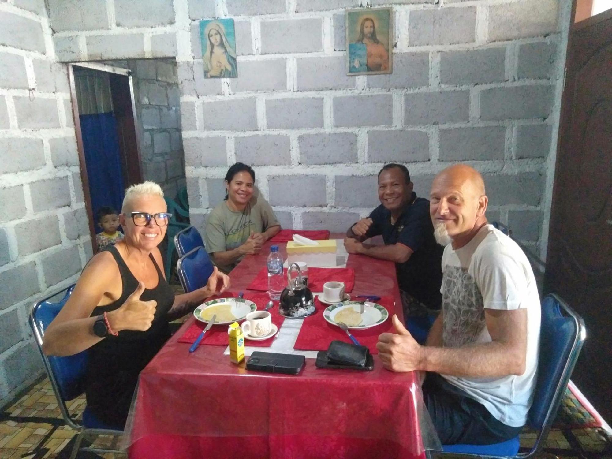 Arnolds Familly Homestay Bajawa Esterno foto