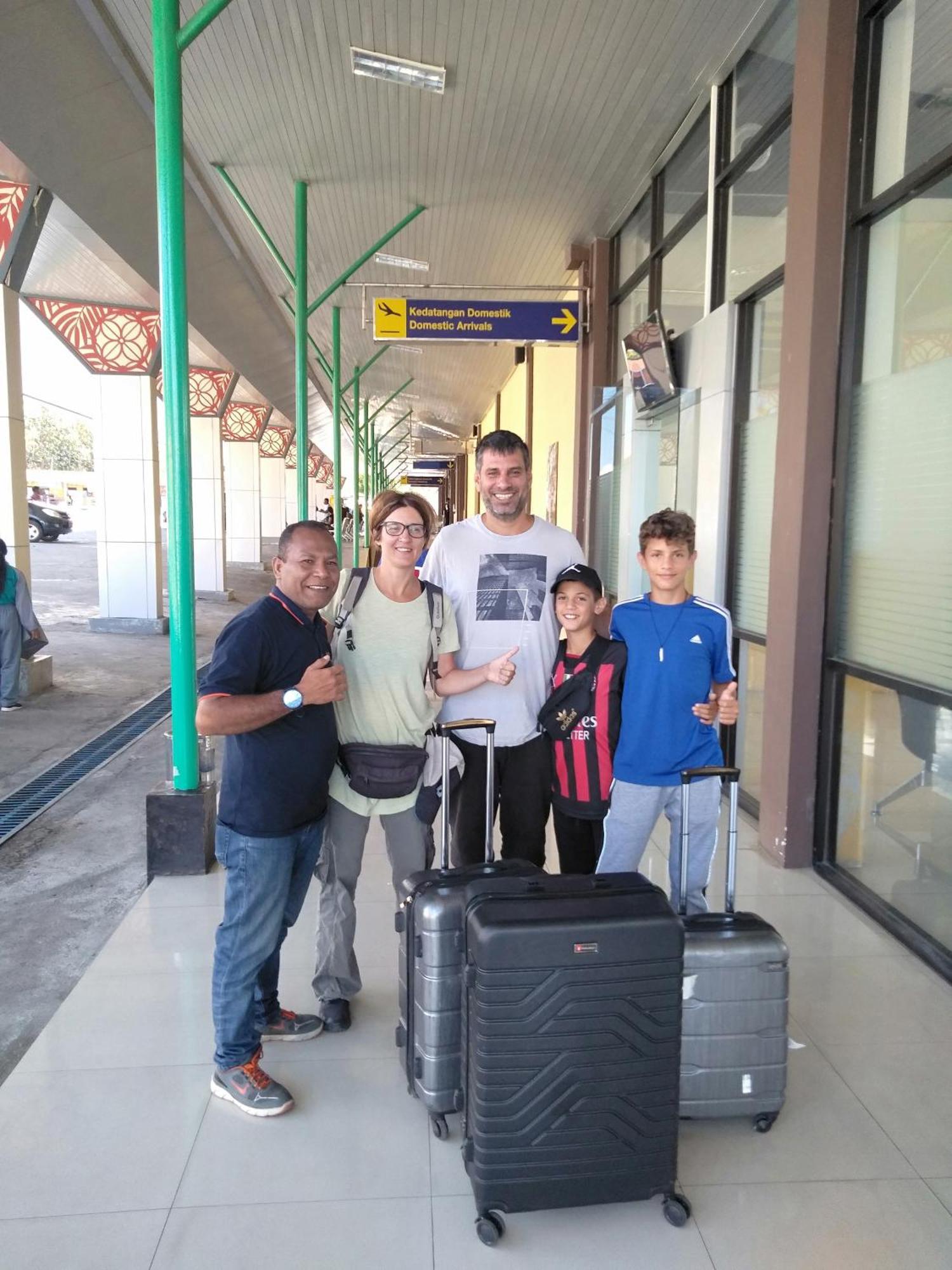 Arnolds Familly Homestay Bajawa Esterno foto